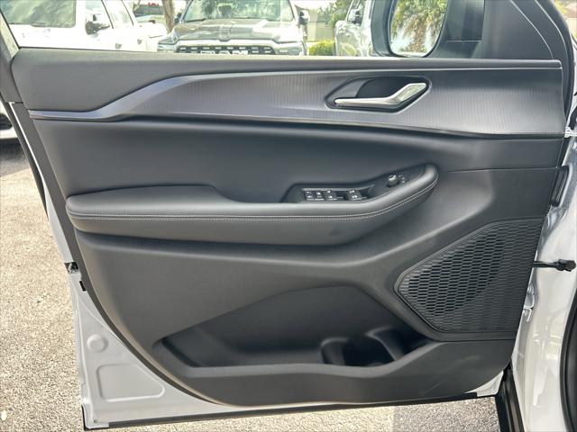 2026 Jeep Grand Cherokee Altitude 4x2