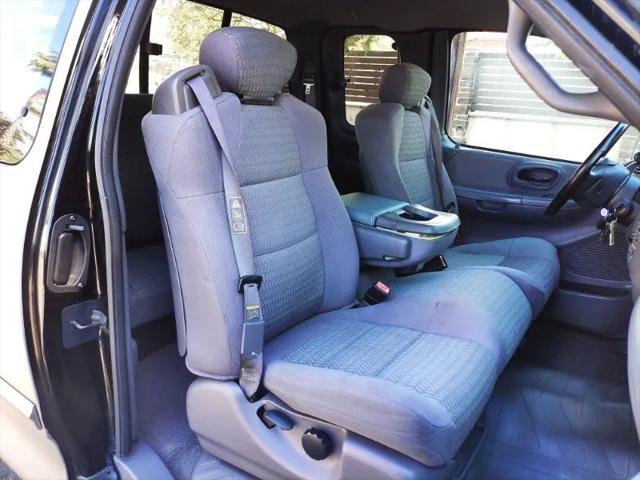2002 Ford F-150 Base