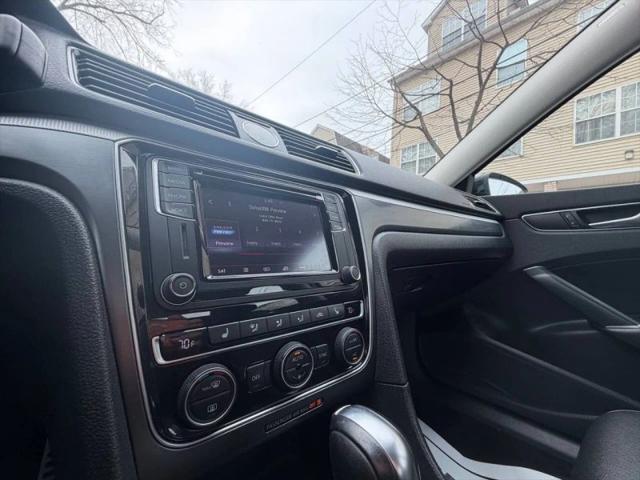 2017 Volkswagen Passat 1.8T R-Line