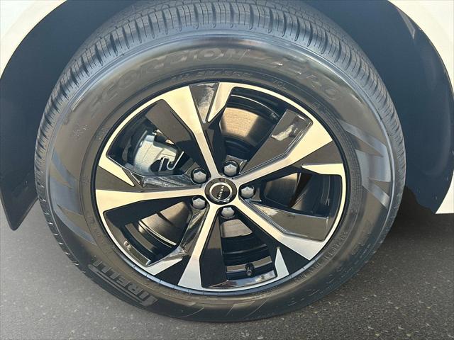 2026 Volvo XC60 B5 Core