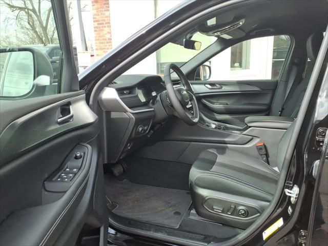 2025 Jeep Grand Cherokee Laredo 4x4