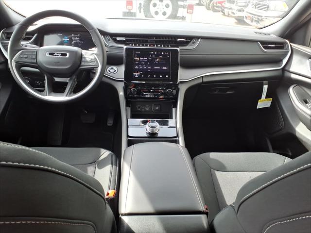 2025 Jeep Grand Cherokee Laredo 4x4