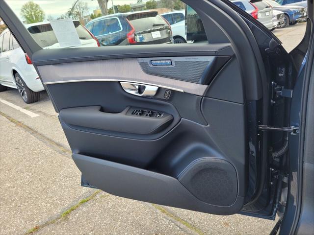 2026 Volvo XC90 Plug-In Hybrid Ultra Dark Theme, T8 AWD, Electric/Gasoline, 7 Seats