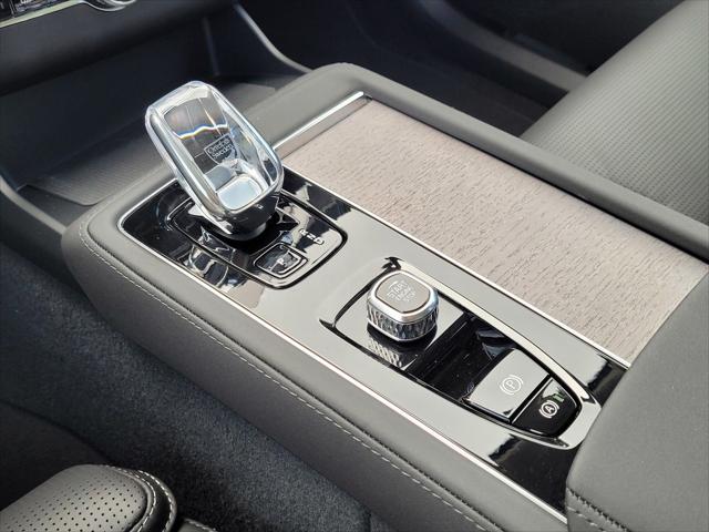 2026 Volvo XC90 Plug-In Hybrid Ultra Dark Theme, T8 AWD, Electric/Gasoline, 7 Seats