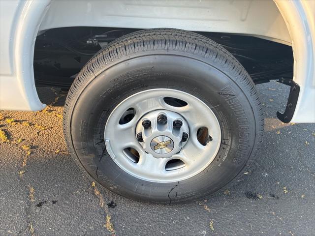 2026 Chevrolet Express Cargo Van 2500 Regular Wheelbase, WT, RWD