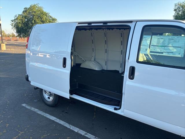 2026 Chevrolet Express Cargo Van 2500 Regular Wheelbase, WT, RWD