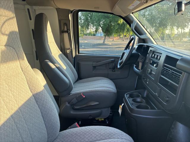 2026 Chevrolet Express Cargo Van 2500 Regular Wheelbase, WT, RWD