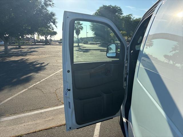 2026 Chevrolet Express Cargo Van 2500 Regular Wheelbase, WT, RWD