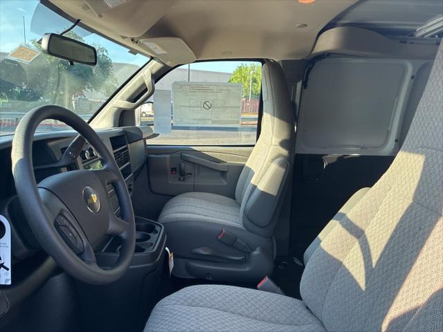 2026 Chevrolet Express Cargo Van 2500 Regular Wheelbase, WT, RWD