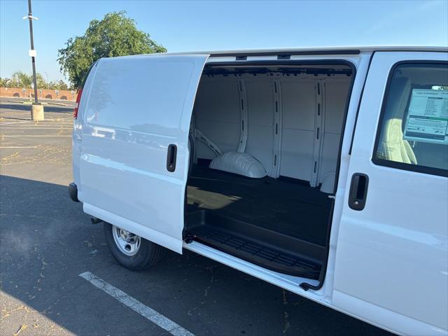 2026 Chevrolet Express Cargo Van 2500 Regular Wheelbase, WT, RWD