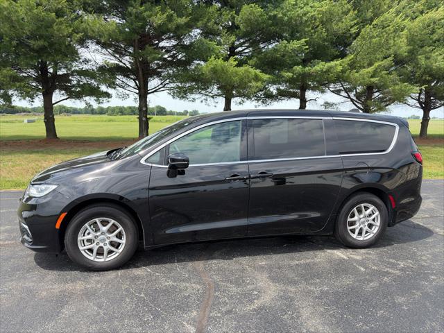 2025 Chrysler Pacifica Select for sale in Taylorville, IL