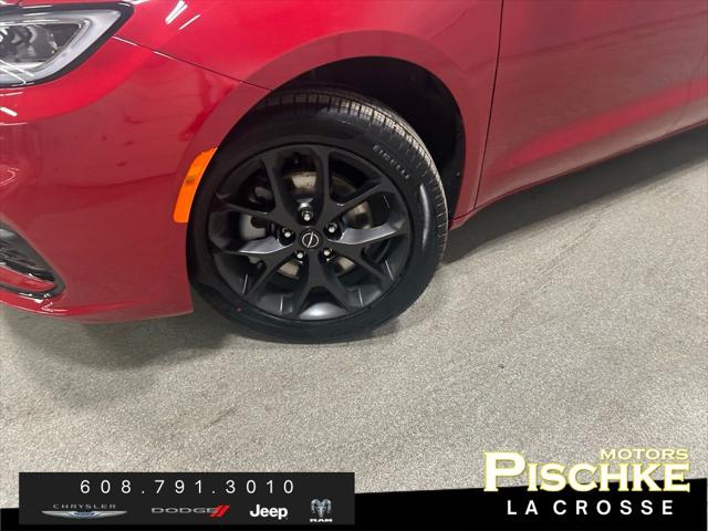 2026 Chrysler Pacifica Select AWD