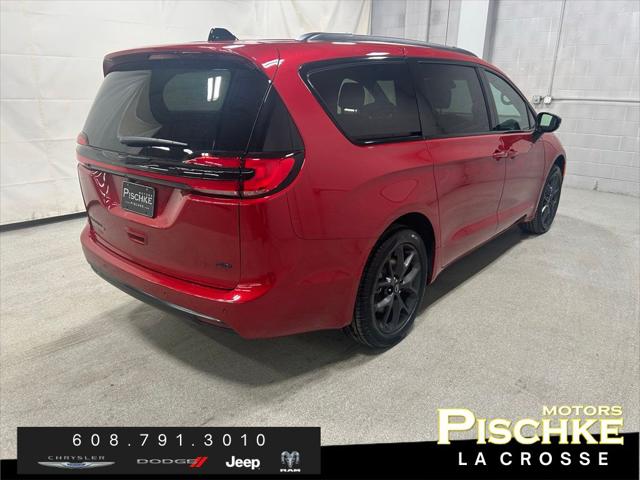 2026 Chrysler Pacifica Select AWD