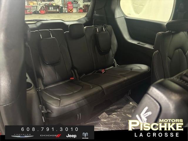 2026 Chrysler Pacifica Select AWD