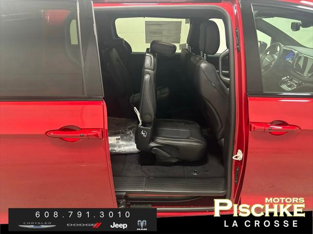 2026 Chrysler Pacifica Select AWD