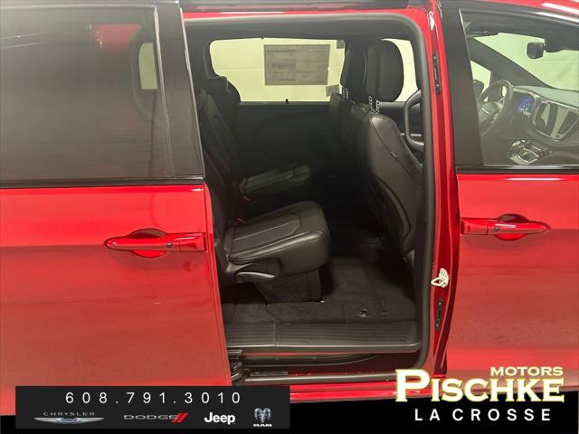 2026 Chrysler Pacifica Select AWD