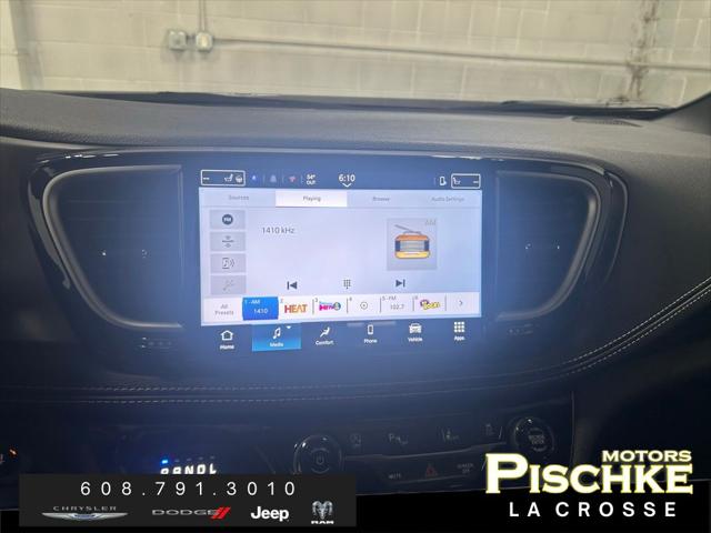 2026 Chrysler Pacifica Select AWD