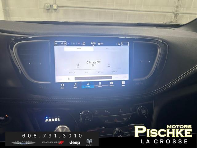 2026 Chrysler Pacifica Select AWD