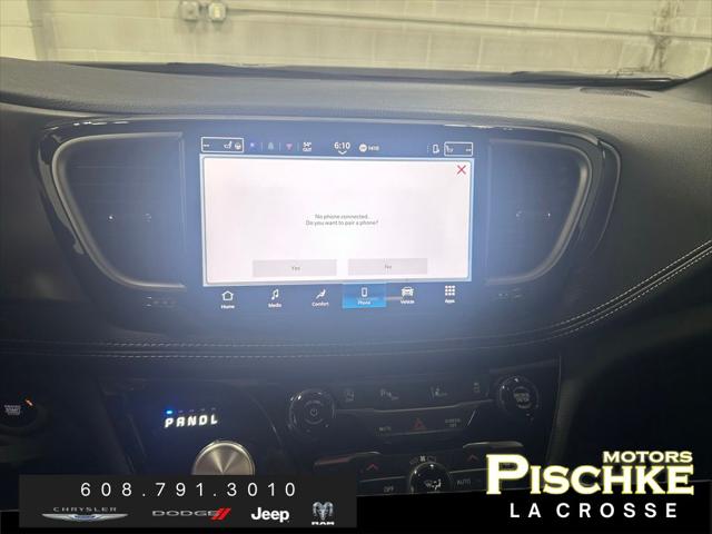 2026 Chrysler Pacifica Select AWD