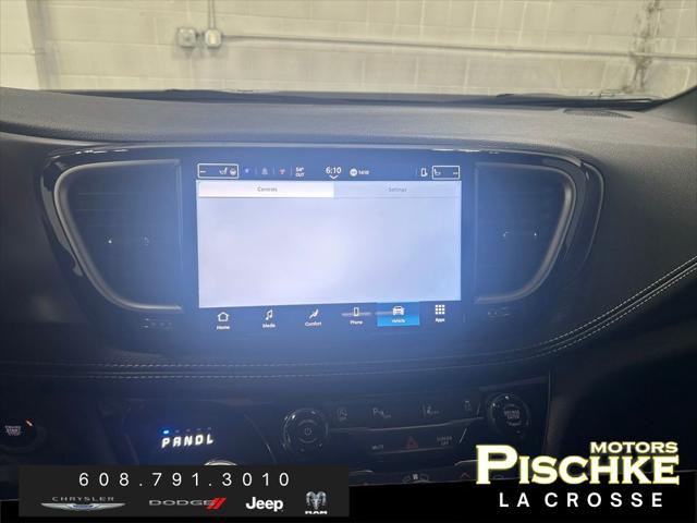 2026 Chrysler Pacifica Select AWD