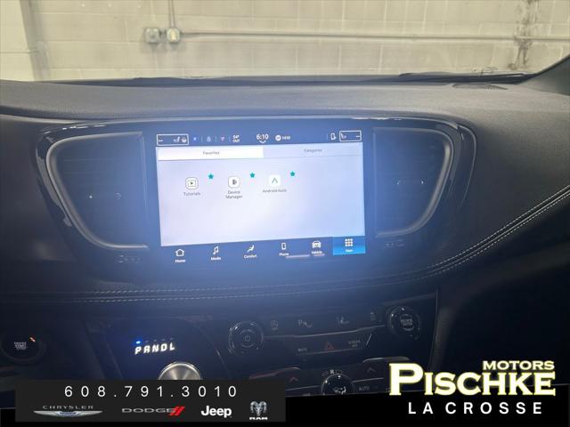 2026 Chrysler Pacifica Select AWD