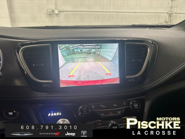 2026 Chrysler Pacifica Select AWD