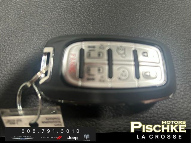 2026 Chrysler Pacifica Select AWD