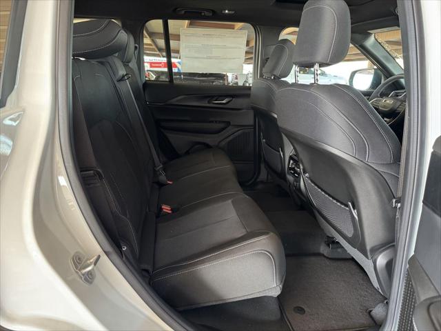 2026 Jeep Grand Cherokee Altitude 4x2