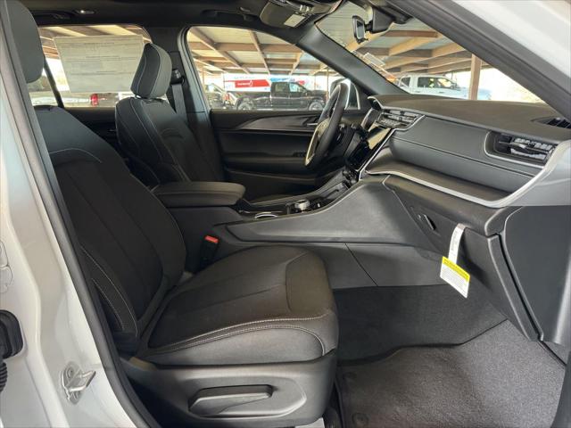 2026 Jeep Grand Cherokee Altitude 4x2