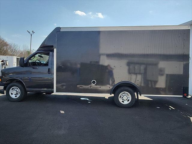2022 Chevrolet Express Cutaway Work Van