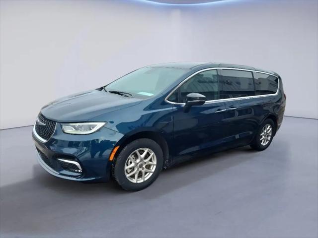 2025 Chrysler Pacifica Select for sale in Marathon, WI