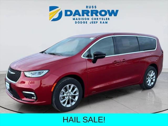 2025 Chrysler Pacifica Select for sale in Madison, WI