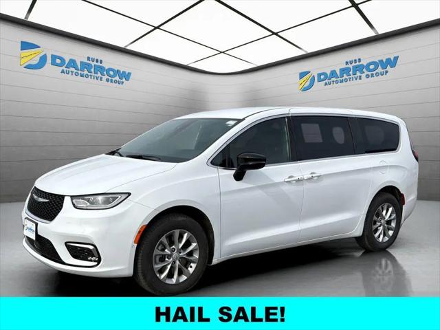 2025 Chrysler Pacifica Select for sale in Madison, WI