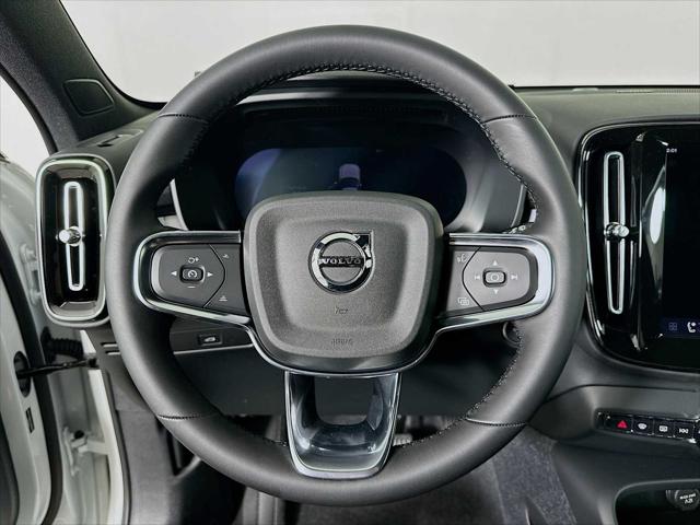 2026 Volvo XC40 Black Edition Ultra, B5 AWD Gas (mild hybrid)