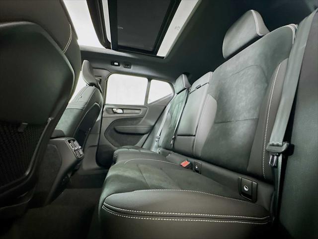 2026 Volvo XC40 Black Edition Ultra, B5 AWD Gas (mild hybrid)
