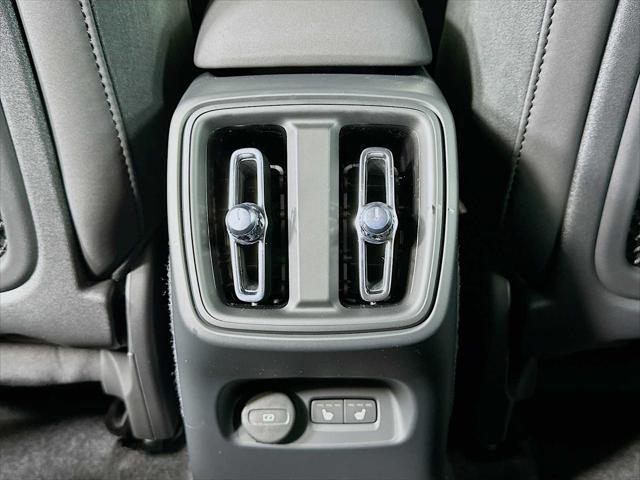 2026 Volvo XC40 Black Edition Ultra, B5 AWD Gas (mild hybrid)