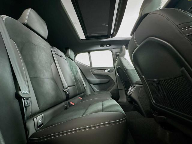 2026 Volvo XC40 Black Edition Ultra, B5 AWD Gas (mild hybrid)