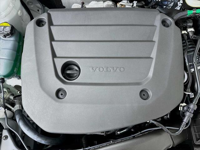 2026 Volvo XC40 Black Edition Ultra, B5 AWD Gas (mild hybrid)