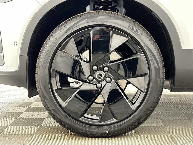 2026 Volvo XC40 Black Edition Ultra, B5 AWD Gas (mild hybrid)