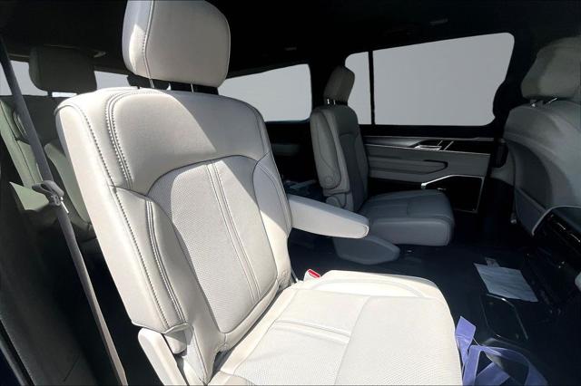 2026 Jeep Grand Wagoneer 4x2