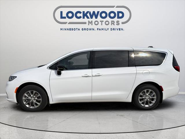 2026 Chrysler Pacifica Select AWD
