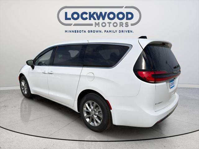 2026 Chrysler Pacifica Select AWD