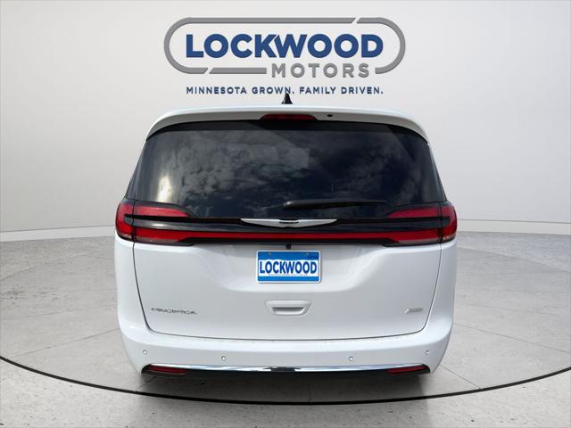 2026 Chrysler Pacifica Select AWD