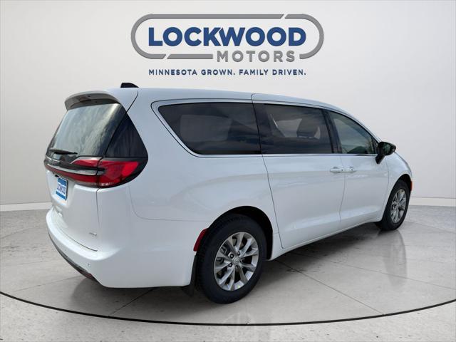 2026 Chrysler Pacifica Select AWD