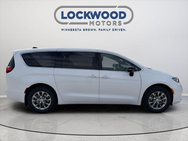 2026 Chrysler Pacifica Select AWD