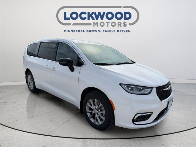 2026 Chrysler Pacifica Select AWD