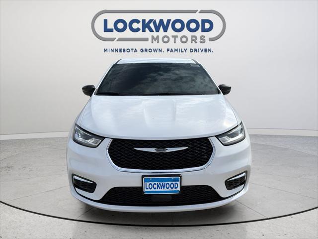 2026 Chrysler Pacifica Select AWD
