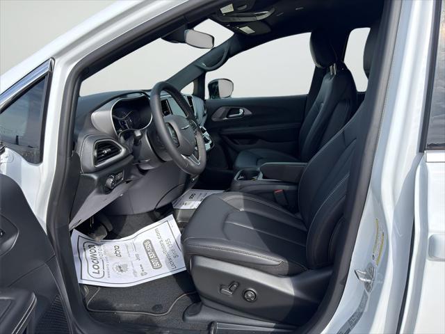 2026 Chrysler Pacifica Select AWD
