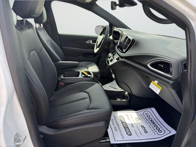 2026 Chrysler Pacifica Select AWD