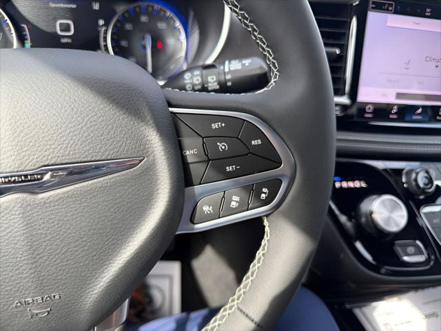 2026 Chrysler Pacifica Select AWD